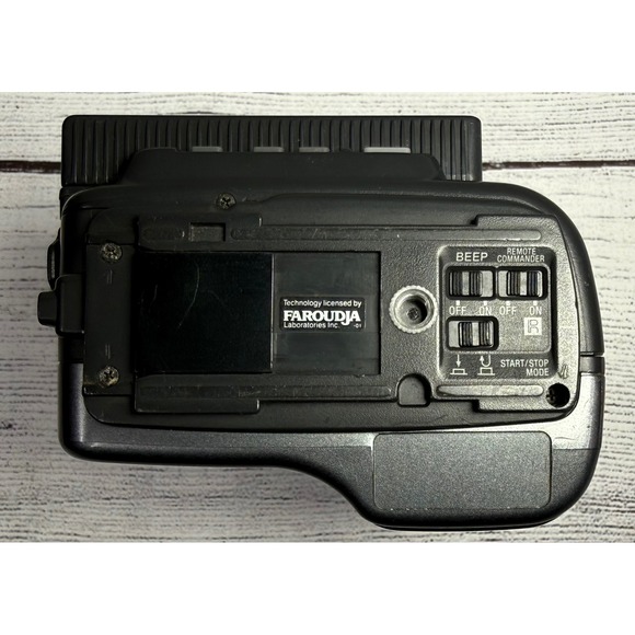 Sony Handycam CCD-SC5 Video 8 Camcorder Bundle with Charger Batteries Case Tape - Picture 8 of 15